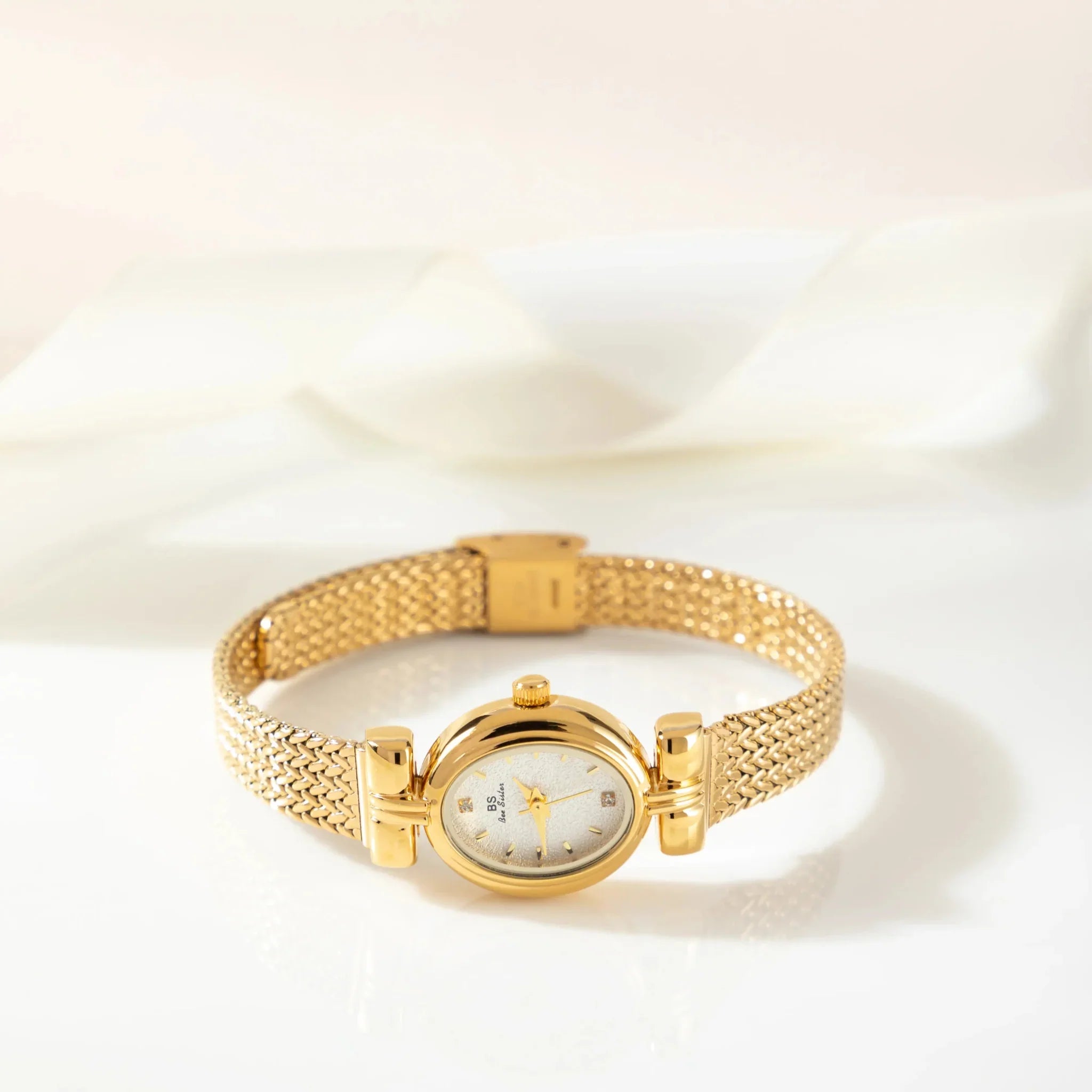 Amalie | Sleek Minimalist Timepiece