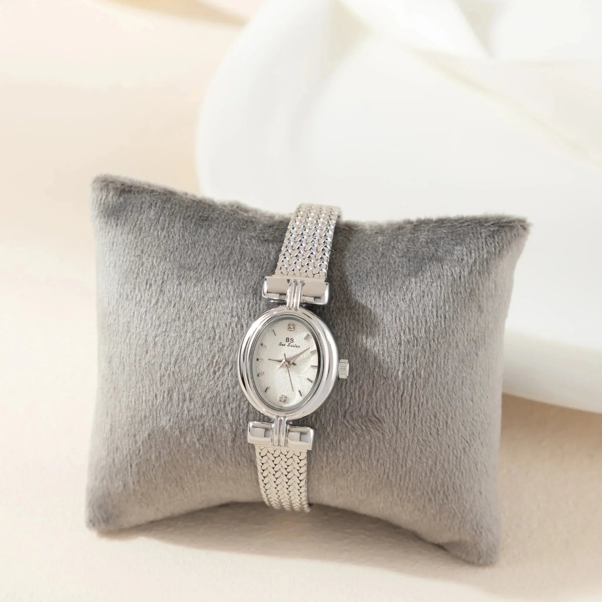 Amalie | Sleek Minimalist Timepiece